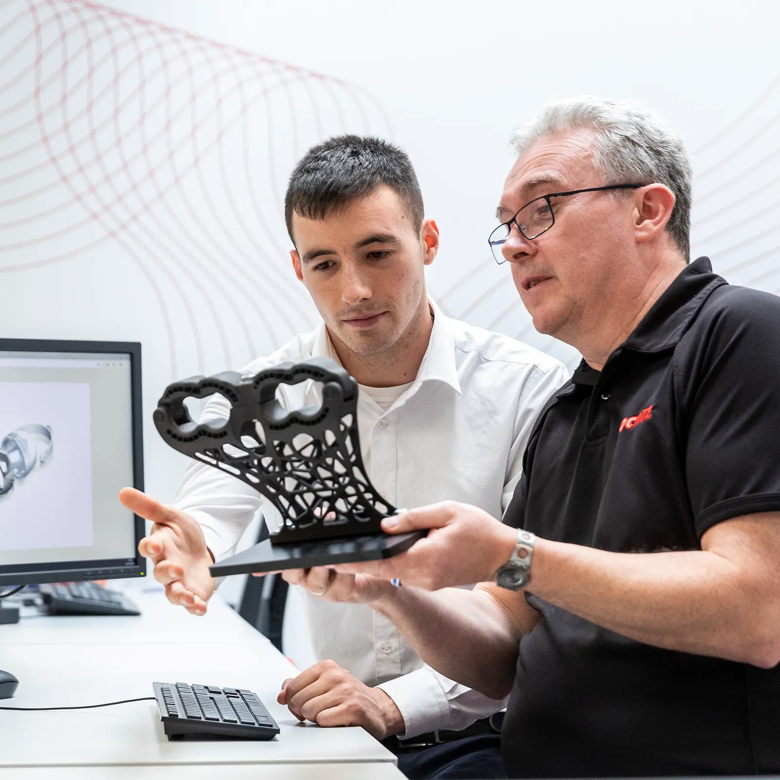 Inženýři společnosti Henkel spolupracují se zákazníky z automobilového a průmyslového odvětví na optimalizaci 3D tištěných dílů.